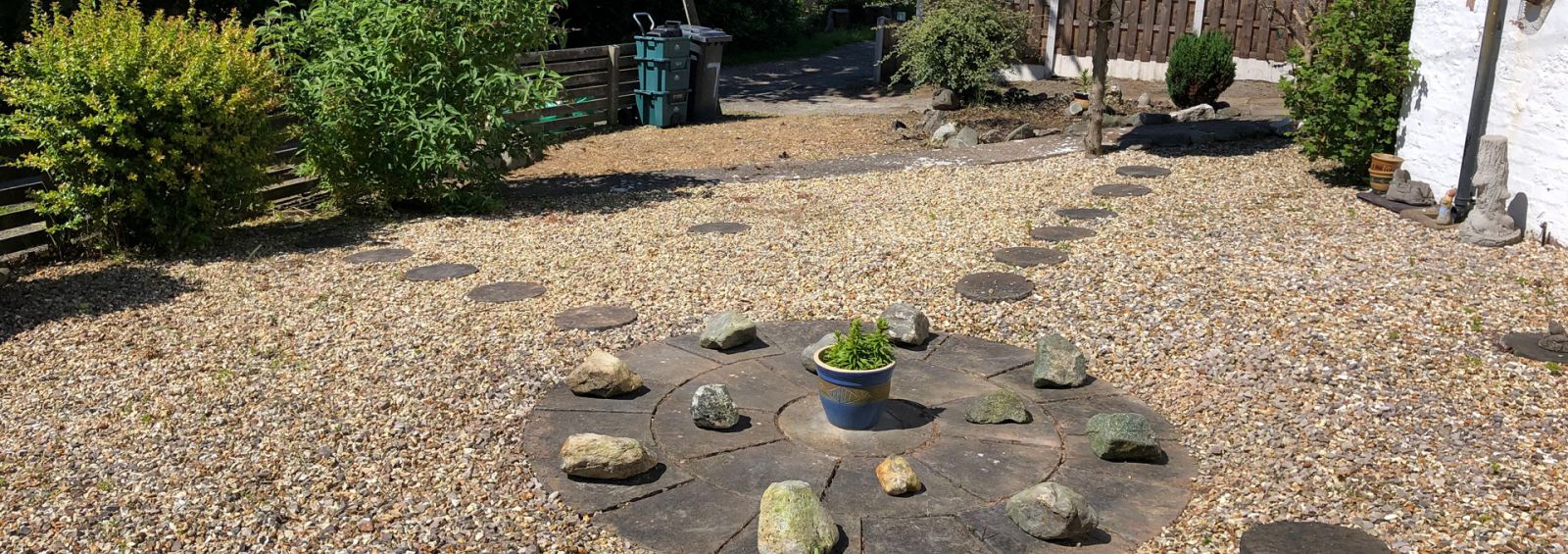 Garden border tidy up weed removal North Wales