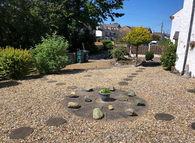 Garden border tidy up Glanwydden